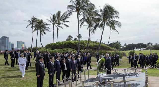 Japonya Başbakanı'ndan Pearl Harbor'a ziyaret Japonya Başbakanı'ndan Pearl Harbor'a ziyaret