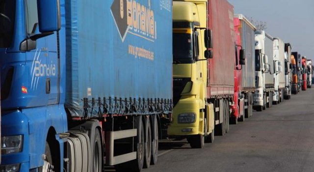 Kapıkule 14 kilometre kuyruk oluştu Kapıkule 14 kilometre kuyruk oluştu