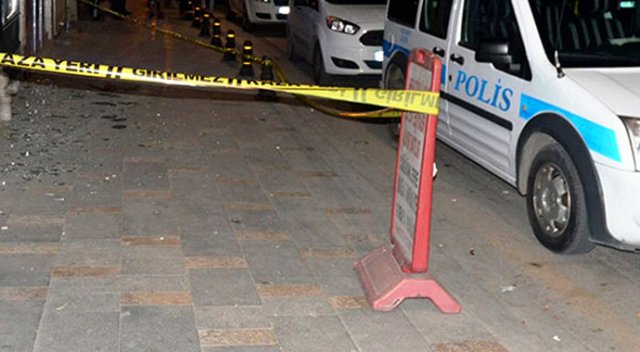 Kar maskeli saldırgan dehşet saçtı: 1 ölü, 2 yaralı Kar maskeli saldırgan dehşet saçtı: 1 ölü, 2 yaralı