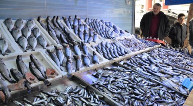 Kar yağdı, balık fiyatları düştü
