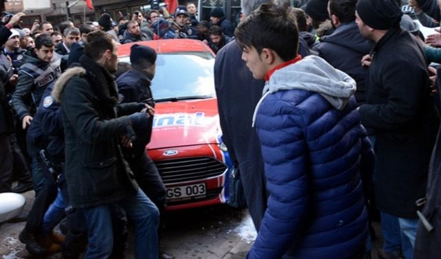 Kayseri'de CHP Gençlik Kolları Başkanı Cemre Doğan'a saldırı Kayseri'de CHP Gençlik Kolları Başkanı Cemre Doğan'a saldırı
