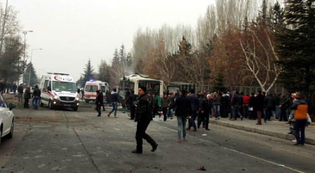 Kayseri'deki patlamada şehit sayısını AK Parti'li vekil açıkladı! Kayseri'deki patlamada şehit sayısını AK Parti'li vekil açıkladı!
