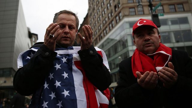 Kayseri ve İstanbul şehitleri New York'ta dualarla anıldı Kayseri ve İstanbul şehitleri New York'ta dualarla anıldı
