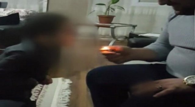 Küçük çocuğa sigara uzatıp bakın ne yaptılar!
