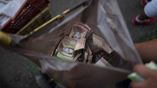 Maduro halkı yatıştırmaya çalışıyor