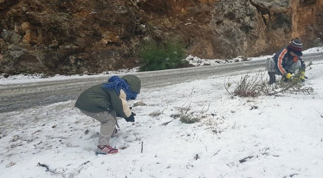 Manavgat’a 15 yıl sonra kar yağdı