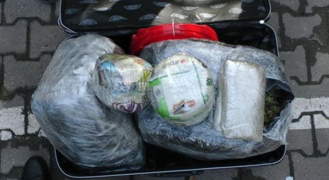 Eski emniyet amiri 54 kilo esrarla yakalandı
