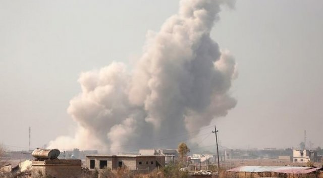 Musul&#039;da halk pazarına hava saldırısı: Çok sayıda ölü var