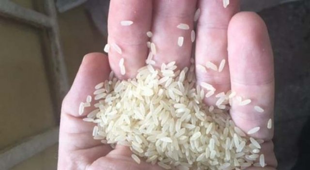 Nijerya'da 102 ton plastik pirinç ele geçirildi Nijerya'da 102 ton plastik pirinç ele geçirildi