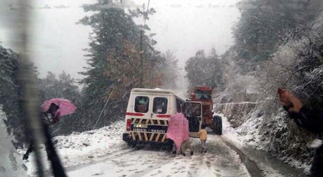 Okulda mahsur kalan öğrenciler kurtarıldı