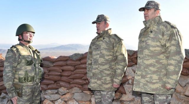 Orgeneral Hulusi Akar sınır hattında