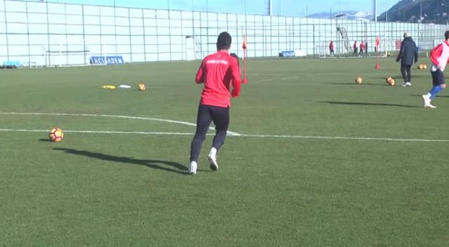 Özgür Çek: "Ikinci yarı daha iyi bir takım izlettireceğiz"