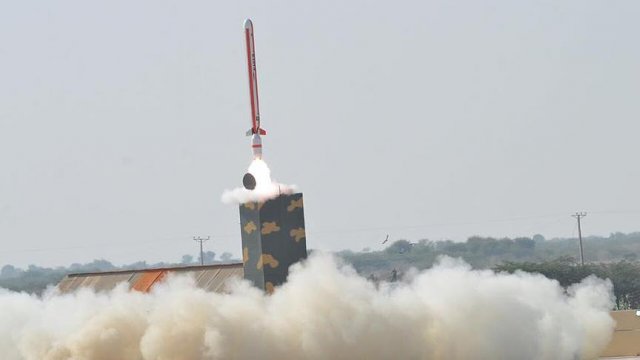 Pakistan füze denemesi yaptı