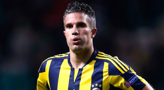 Paris Saint Germain Robin Van Persie'yi transfer listesine aldı