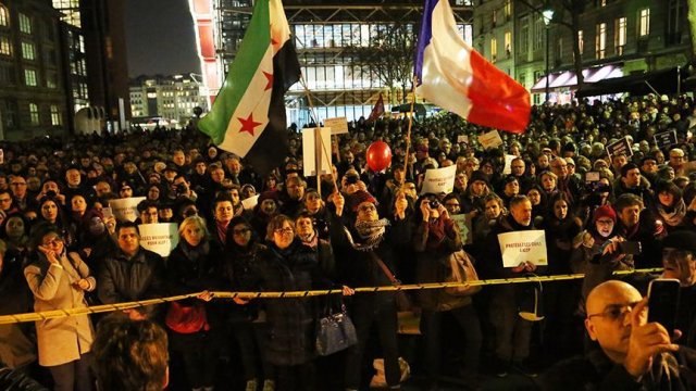 Paris'te Halep'e destek gösterisi Paris'te Halep'e destek gösterisi