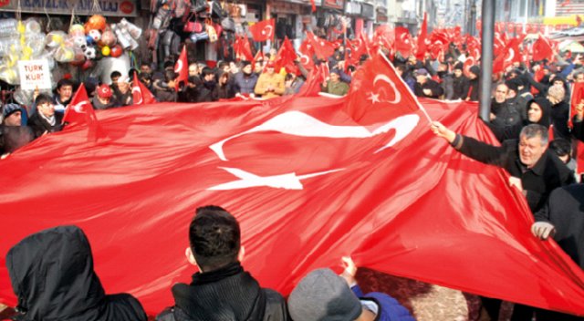 PKK 3 dilde lanetlendi PKK 3 dilde lanetlendi