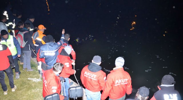 Porsuk Çayı'na düşen genç hayatını kaybetti Porsuk Çayı'na düşen genç hayatını kaybetti