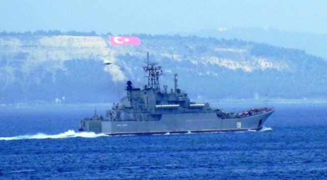 Rus savaş gemisi, Çanakkale Boğazı'ndan geçti Rus savaş gemisi, Çanakkale Boğazı'ndan geçti