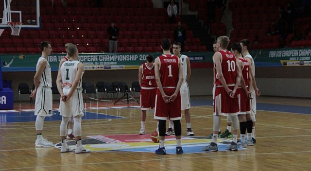 Rusya maçı öncesi Karlov için saygı duruşu