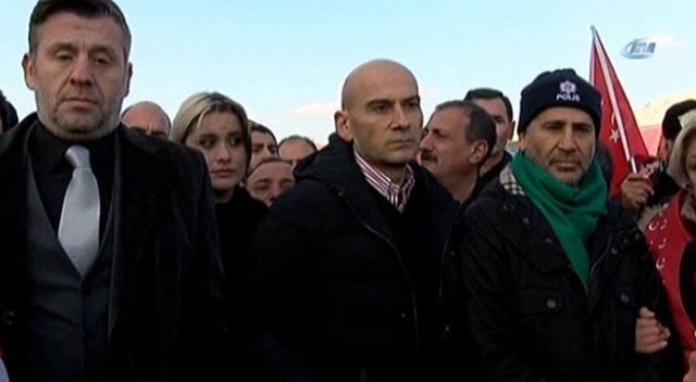 Sanatçılar Şehitler Tepesini ziyaret etti