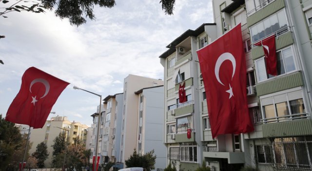 Şehidin annesi kapıda onları görünce öyle bir cümle söyledi ki... Şehidin annesi kapıda onları görünce öyle bir cümle söyledi ki...