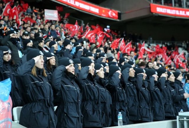 Şehitlere Saygı Maçı Vodafone Arena'da gerçekleşti
