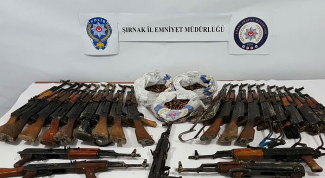 Şırnak’ta 25 adet kaleşnikof silah ele geçirildi Şırnak’ta 25 adet kaleşnikof silah ele geçirildi