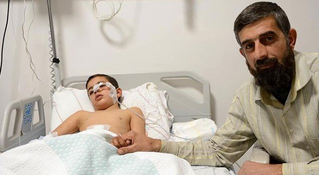 Suriyeli baba: Türk askeri olmasaydı oğlum ölmüştü Suriyeli baba: Türk askeri olmasaydı oğlum ölmüştü