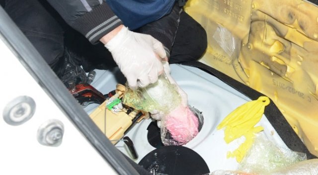 Tam 30 kilo: Benzin deposundan çıktı