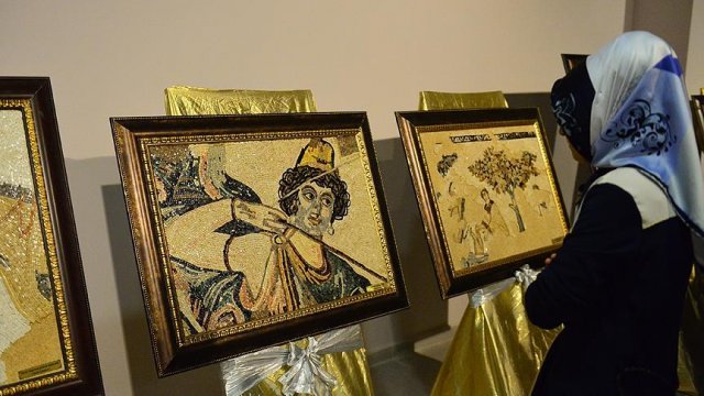 Tarihi mozaikler kadınların elinde tablolara dönüştü Tarihi mozaikler kadınların elinde tablolara dönüştü