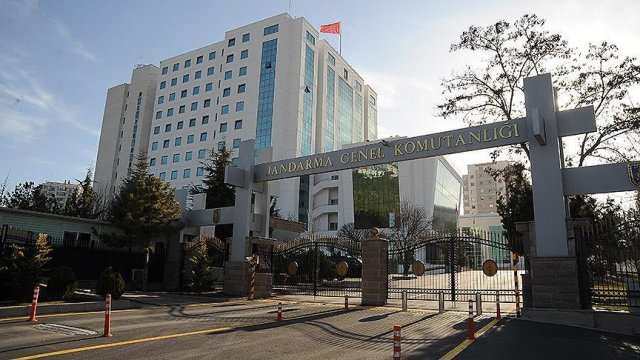 Tarladan telefon ve mühimmat fışkırdı Tarladan telefon ve mühimmat fışkırdı