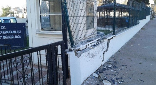 Tekirdağ&#039;da askerleri taşıyan araç emniyet duvarına çarptı