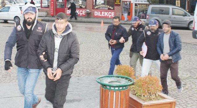 Terör propagandası yapan 3 şüpheli adliyeye sevk edildi Terör propagandası yapan 3 şüpheli adliyeye sevk edildi