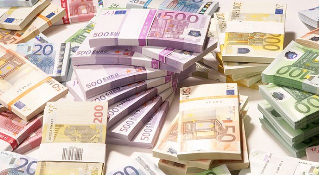Thilo Sarrazin: 'Euro her an bitebilir' Thilo Sarrazin: 'Euro her an bitebilir'