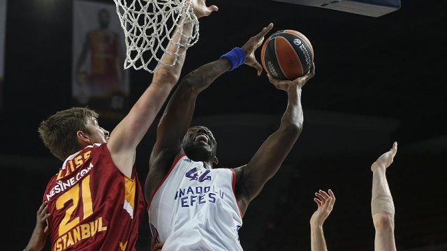 Avrupa’da Türk derbisi Anadolu Efes’in Avrupa’da Türk derbisi Anadolu Efes’in