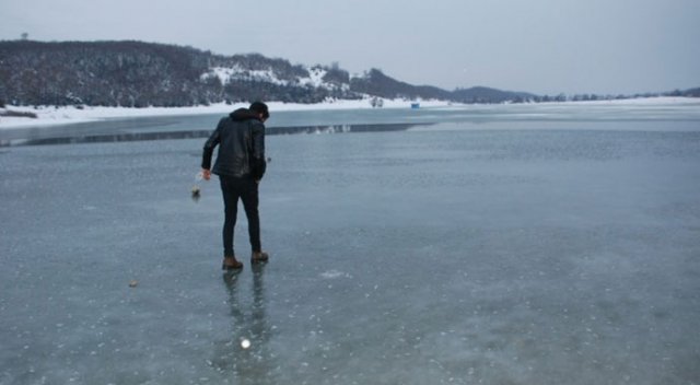 Tokat’ta gölet buz tuttu Tokat’ta gölet buz tuttu