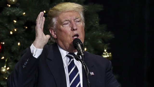 Trump Boeing'den maliyeti düşürme sözü aldı Trump Boeing'den maliyeti düşürme sözü aldı