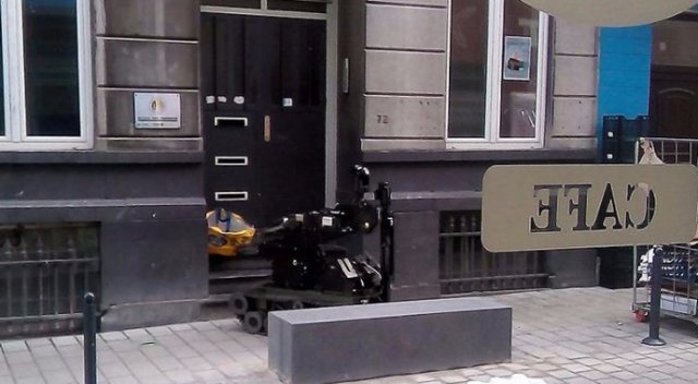 Türk Federasyonu binasına bombalı paket bırakıldı Türk Federasyonu binasına bombalı paket bırakıldı
