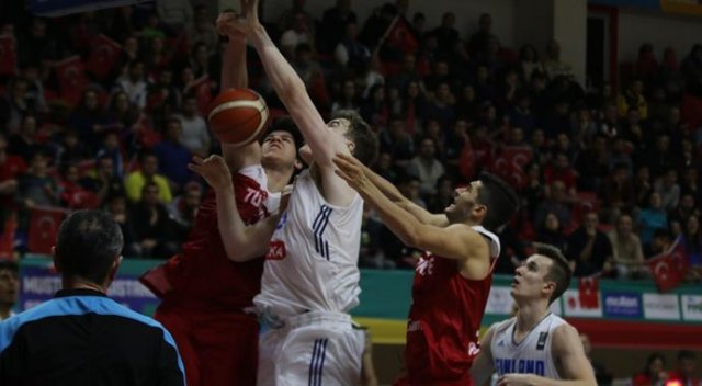 Türkiye Finlandiya'ya 65-53 yenildi