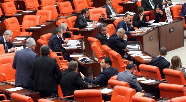 Tutuklu HDP’li vekillerin fotoğrafları kaldırıldı