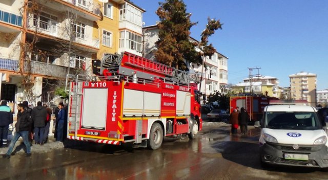 Yanan evden anne ve 3 çocuğunu seyyar satıcı kurtardı
