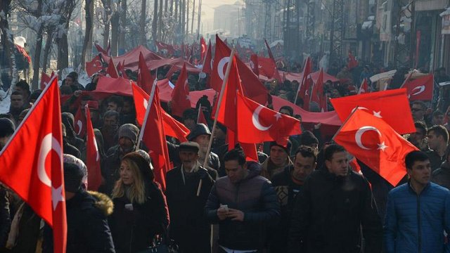 Yüksekova'da 'teröre lanet' yürüyüşü düzenlendi Yüksekova'da 'teröre lanet' yürüyüşü düzenlendi