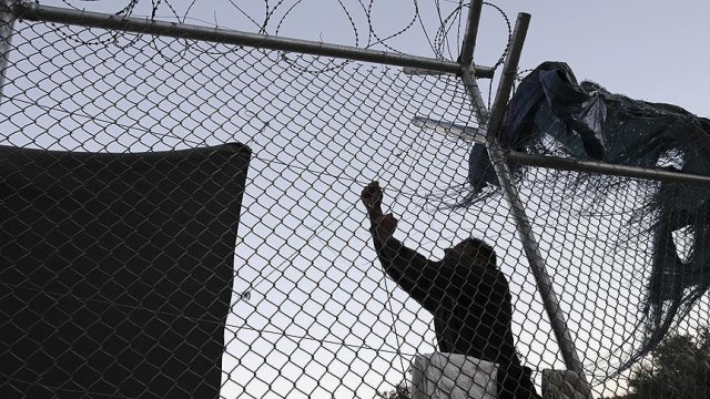 Yunanistan'da kar nedeniyle göçmen kampı boşaltıldı Yunanistan'da kar nedeniyle göçmen kampı boşaltıldı
