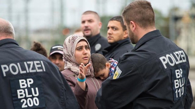 &#039;2016 yılında Almanya&#039;ya 280 bin sığınmacı geldi&#039;