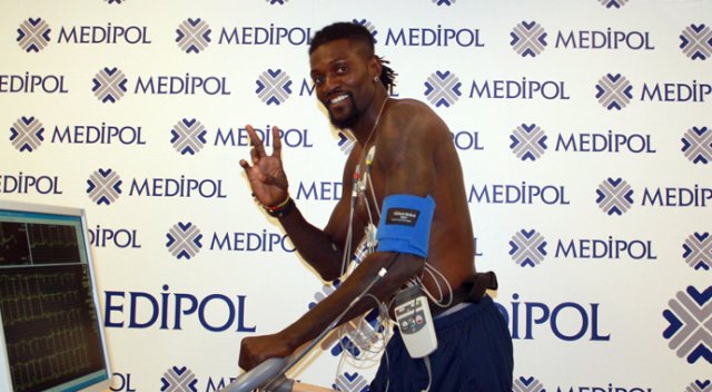 Adebayor resmen Başakşehirli