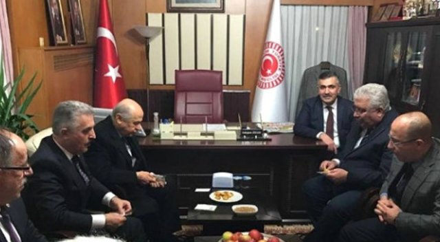 AK Parti'li Milletvekili Bahçeli'ye patates ikram etti