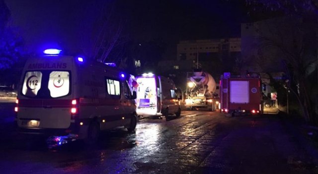 Akdeniz Üniversitesi&#039;nde iskele çöktü: 1 işçi enkaz altında
