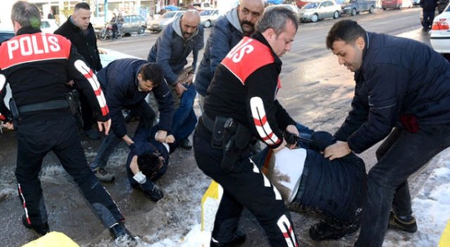 Aksaray'da film sahnelerini aratmayan gözaltı
