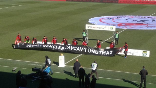Ankara derbisinde İlhan Cavcav unutulmadı