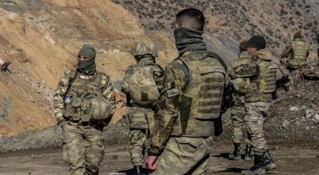 Askeri izlerken yakalandılar!